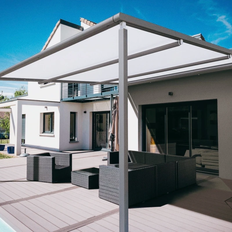 Pergola Riviera am Haus montiert